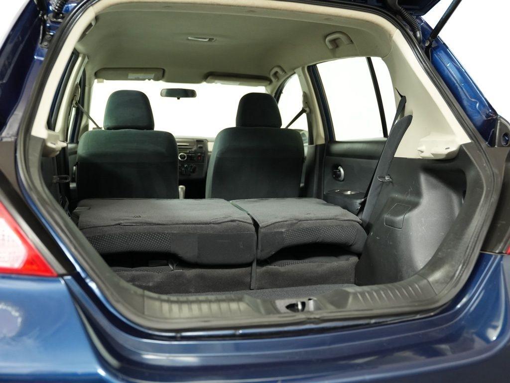 Nissan Versa 5dr HB Auto 1.8 S 2012