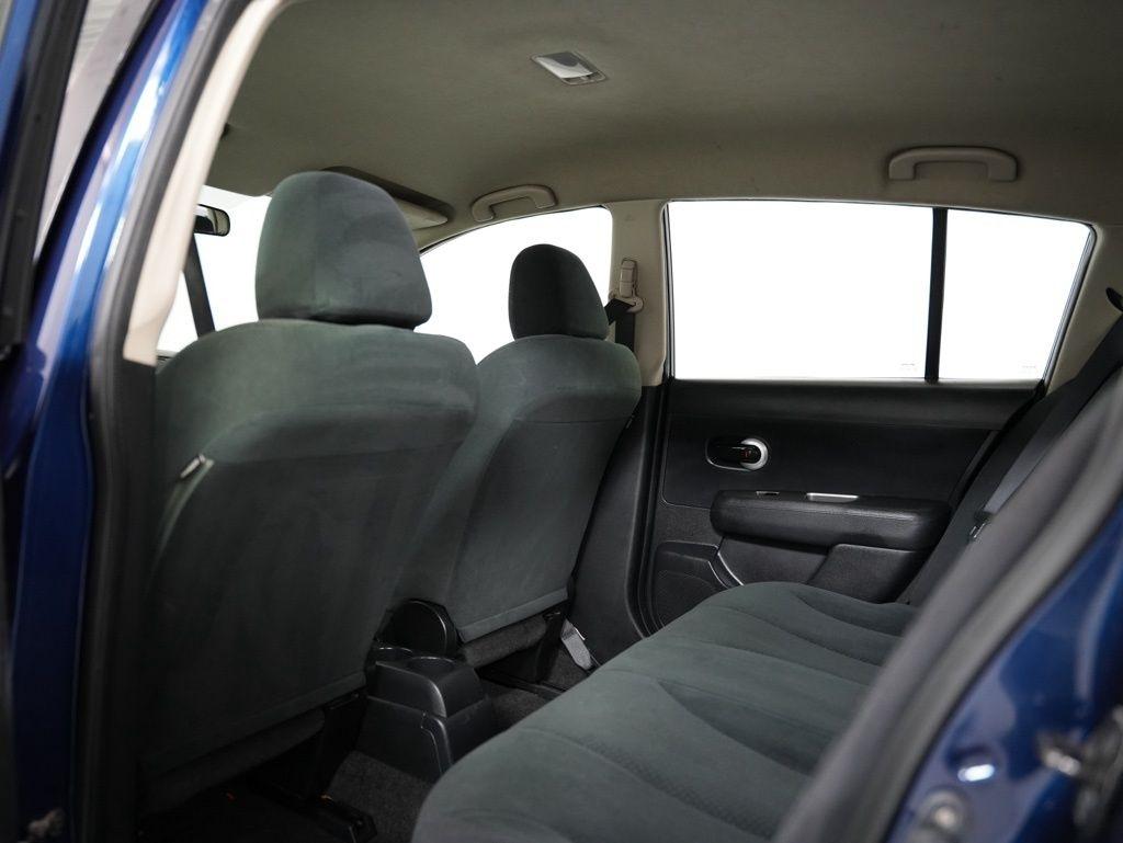 Nissan Versa 5dr HB Auto 1.8 S 2012