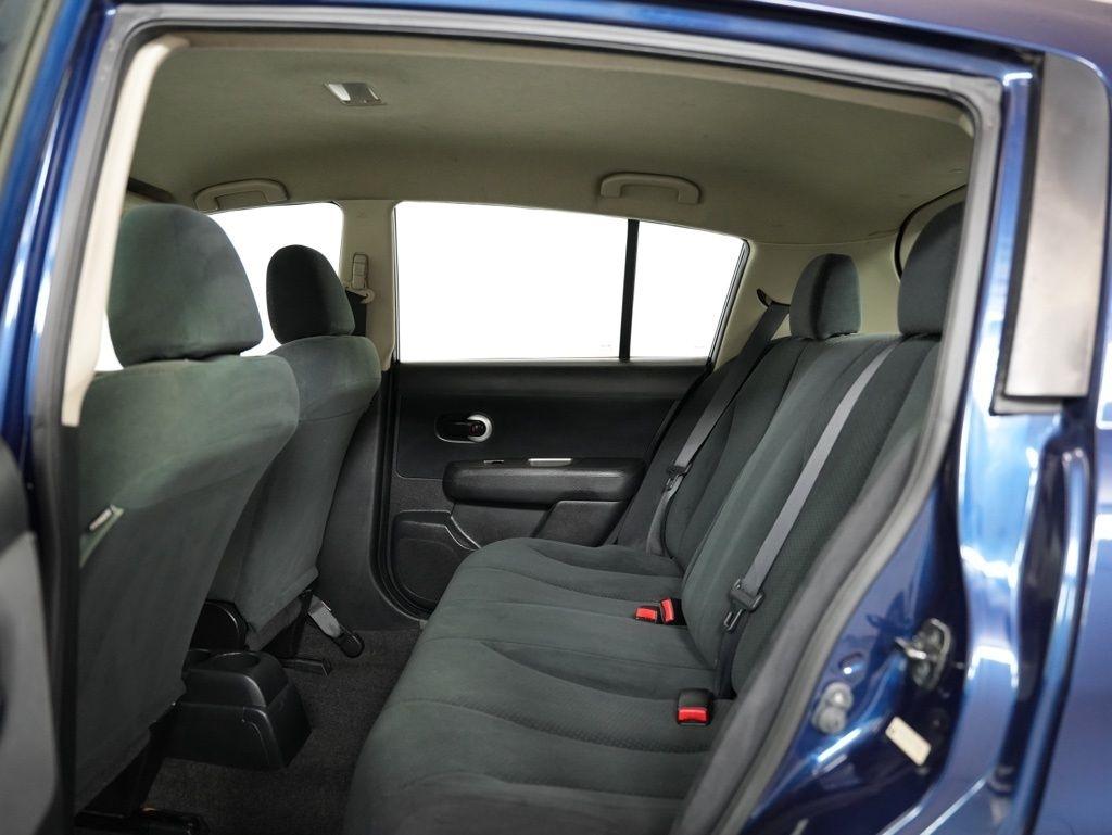 Nissan Versa 5dr HB Auto 1.8 S 2012