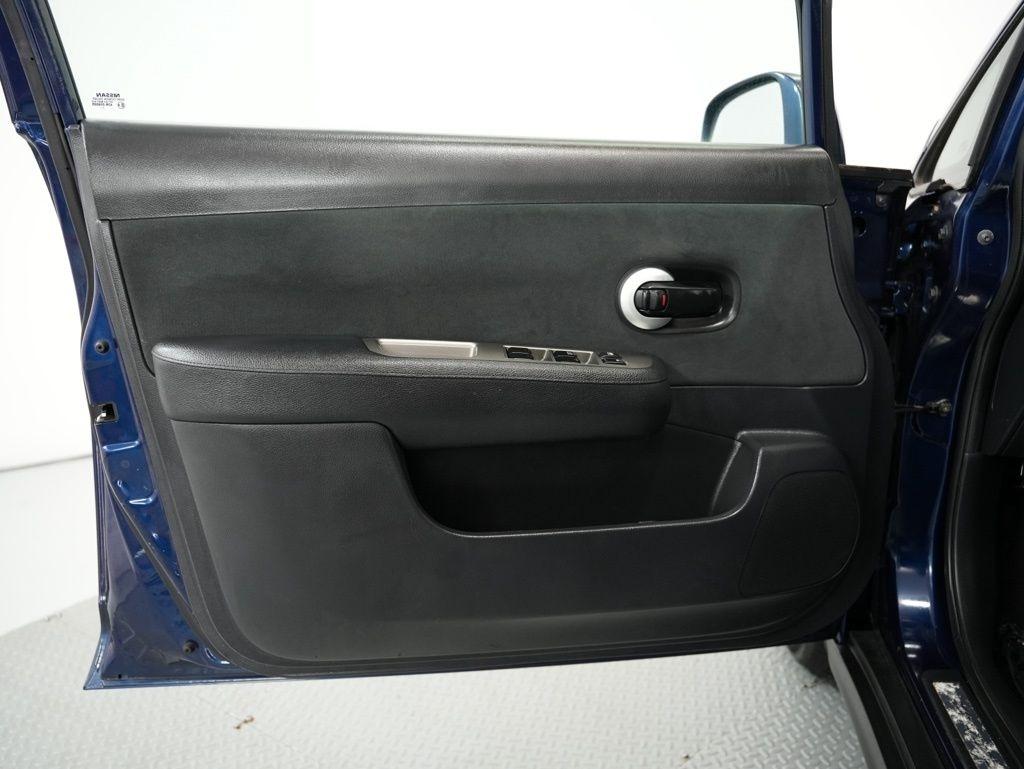 Nissan Versa 5dr HB Auto 1.8 S 2012