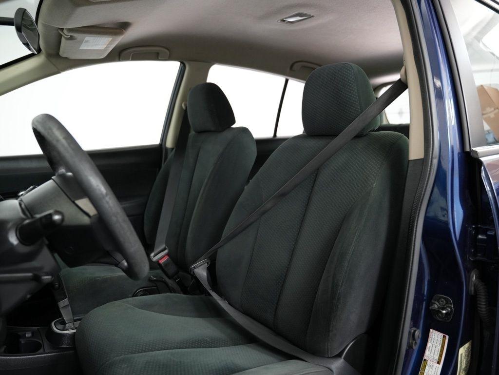 Nissan Versa 5dr HB Auto 1.8 S 2012