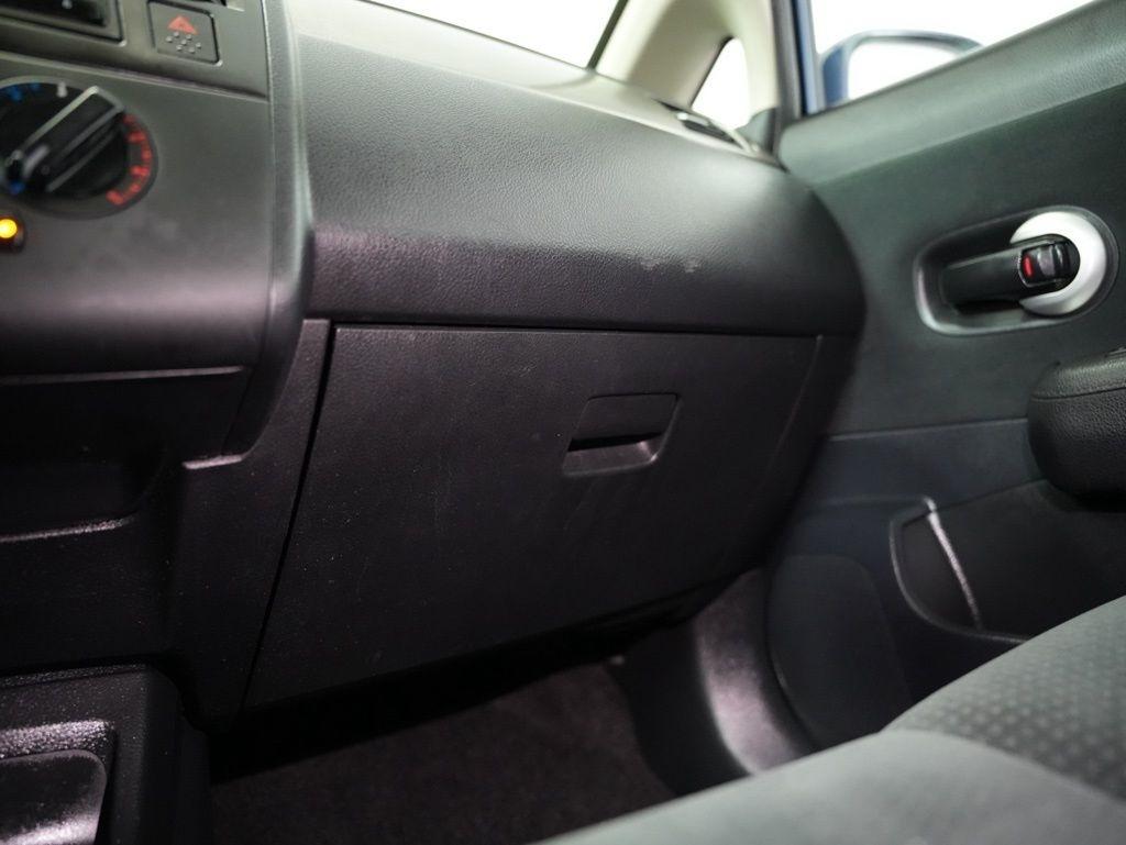 Nissan Versa 5dr HB Auto 1.8 S 2012