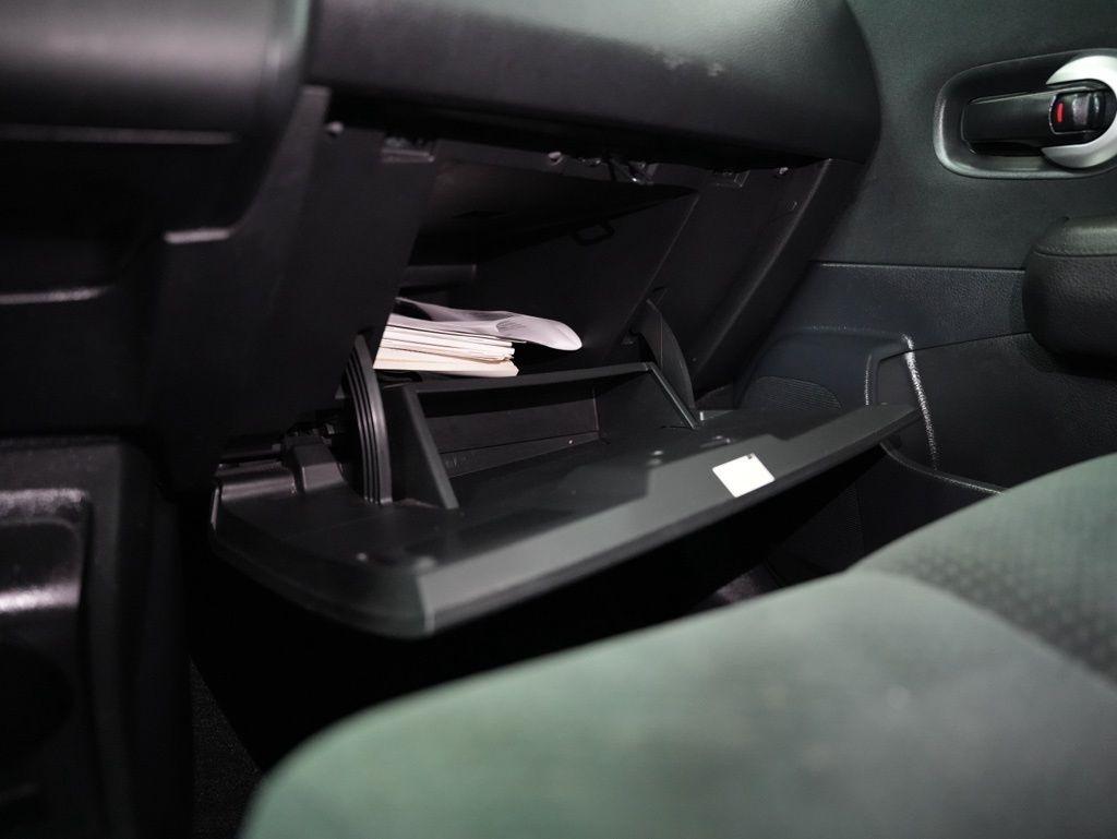 Nissan Versa 5dr HB Auto 1.8 S 2012