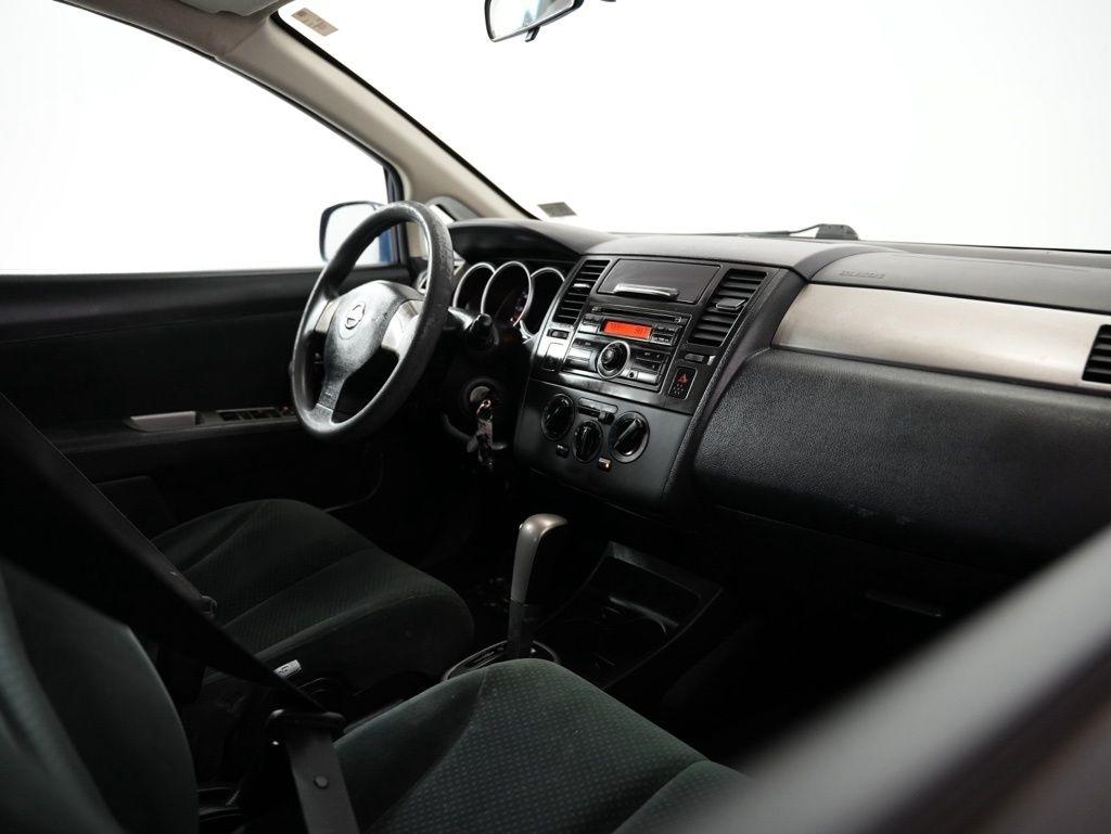 Nissan Versa 5dr HB Auto 1.8 S 2012