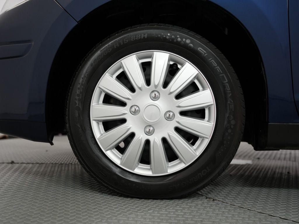 Nissan Versa 5dr HB Auto 1.8 S 2012