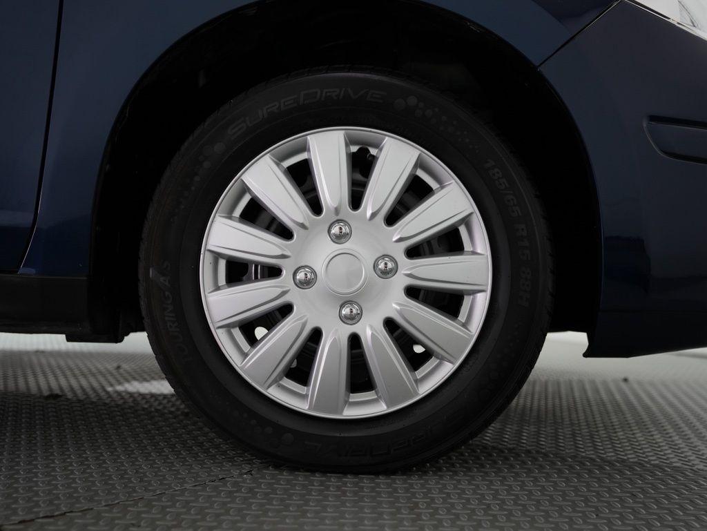 Nissan Versa 5dr HB Auto 1.8 S 2012