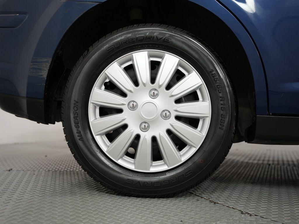 Nissan Versa 5dr HB Auto 1.8 S 2012