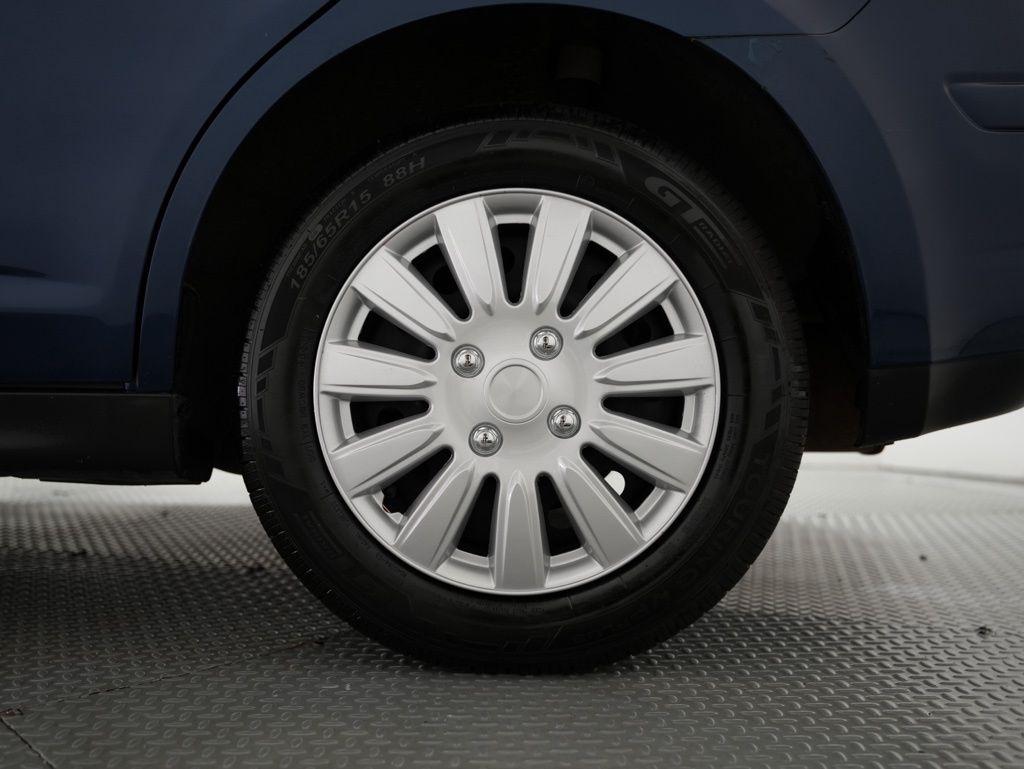 Nissan Versa 5dr HB Auto 1.8 S 2012