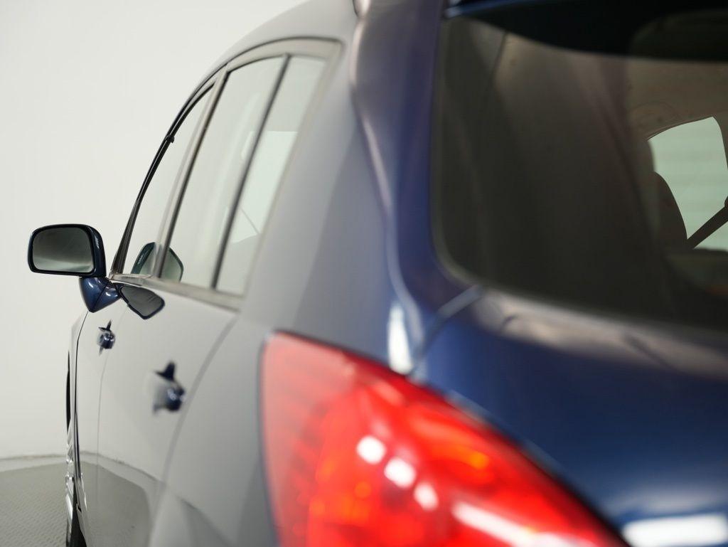 Nissan Versa 5dr HB Auto 1.8 S 2012