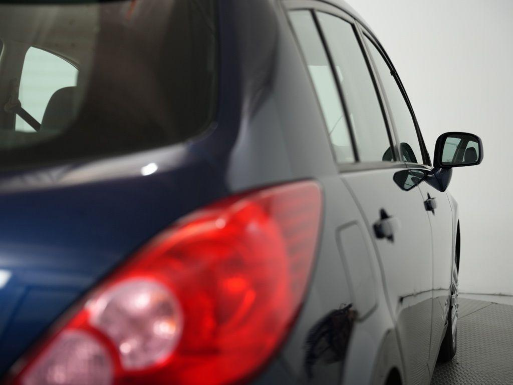 Nissan Versa 5dr HB Auto 1.8 S 2012