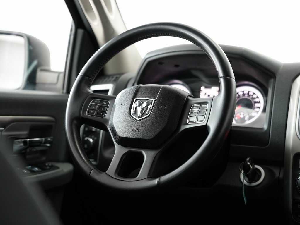 RAM 1500 4WD Crew Cab 140.5" Big Horn 2015