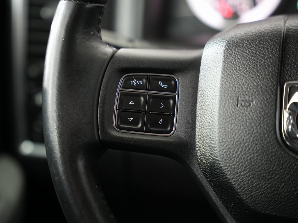 RAM 1500 4WD Crew Cab 140.5" Big Horn 2015