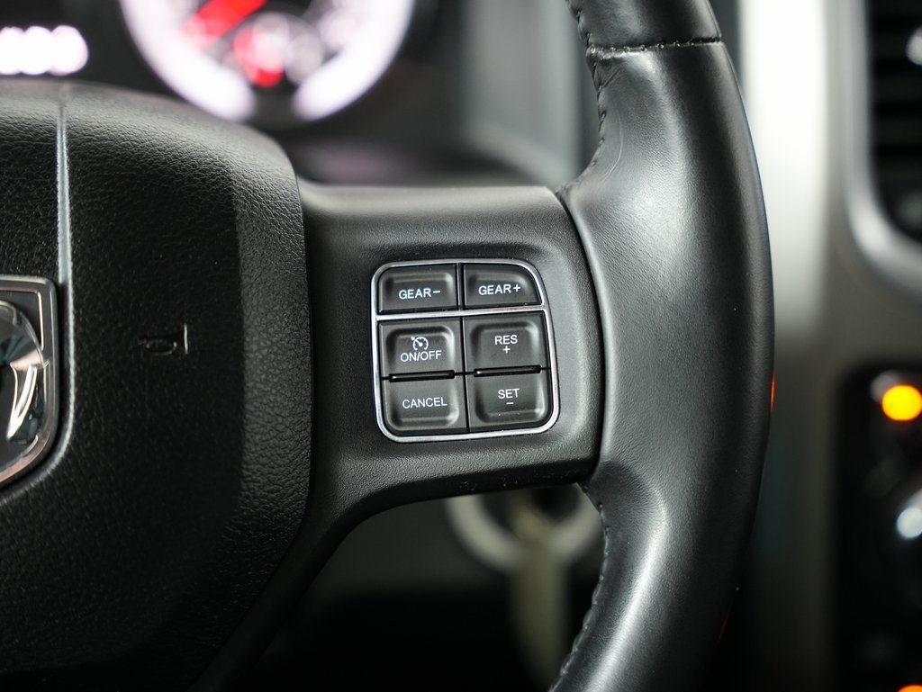 RAM 1500 4WD Crew Cab 140.5" Big Horn 2015