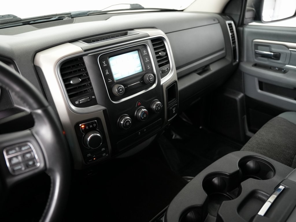 RAM 1500 4WD Crew Cab 140.5" Big Horn 2015