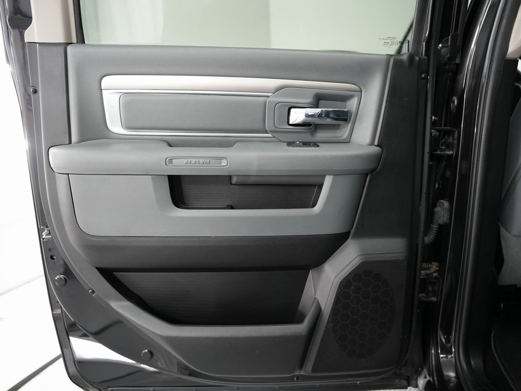 RAM 1500 4WD Crew Cab 140.5" Big Horn 2015