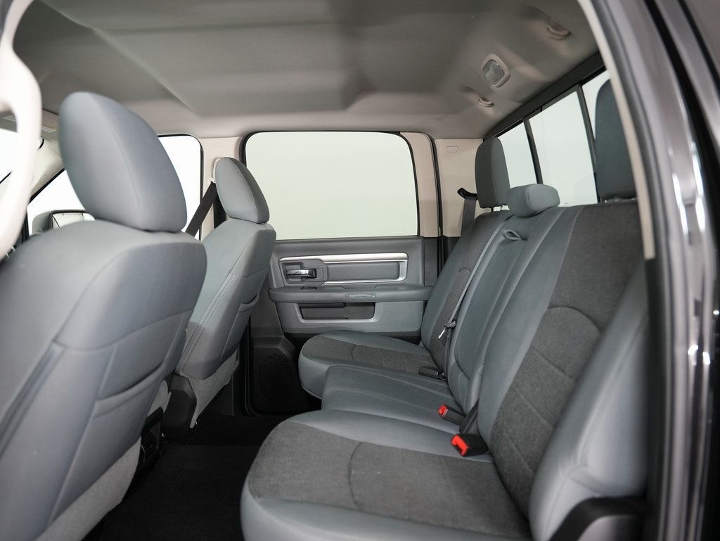 RAM 1500 4WD Crew Cab 140.5" Big Horn 2015