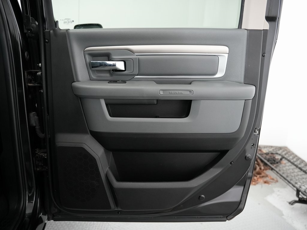 RAM 1500 4WD Crew Cab 140.5" Big Horn 2015