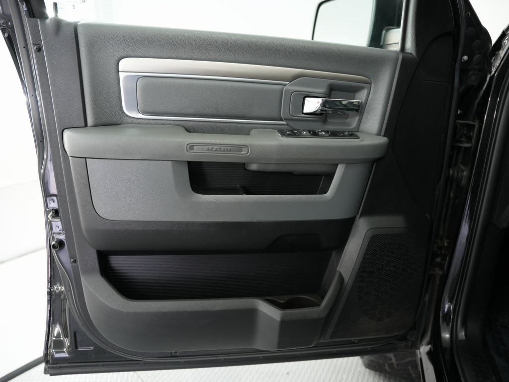 RAM 1500 4WD Crew Cab 140.5" Big Horn 2015