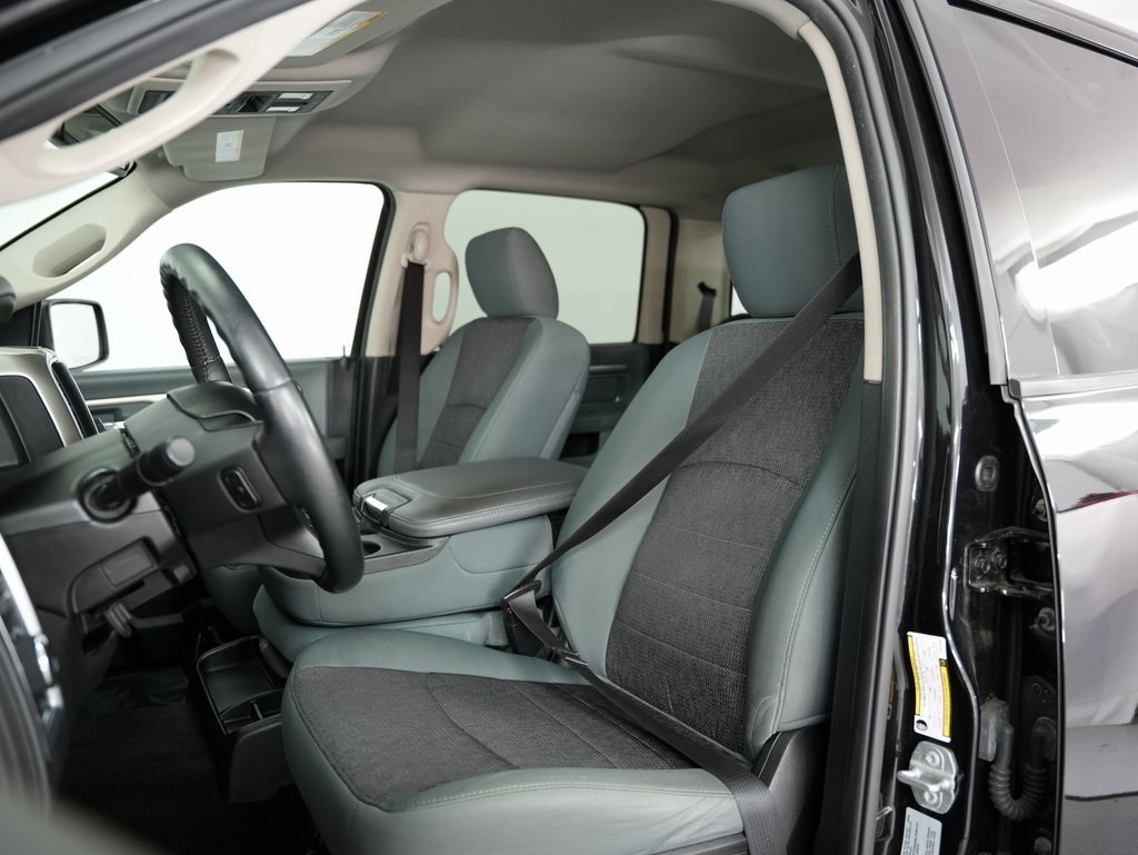 RAM 1500 4WD Crew Cab 140.5" Big Horn 2015