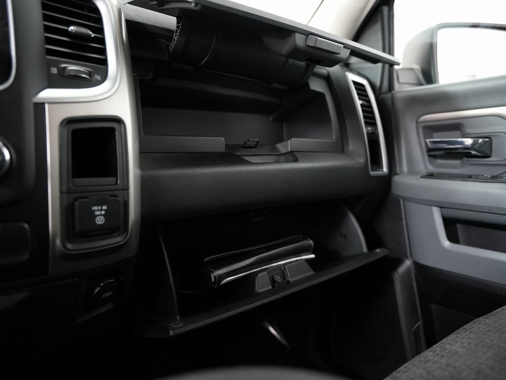 RAM 1500 4WD Crew Cab 140.5" Big Horn 2015