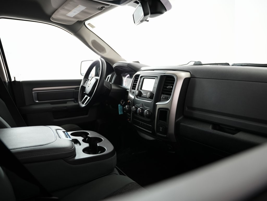 RAM 1500 4WD Crew Cab 140.5" Big Horn 2015