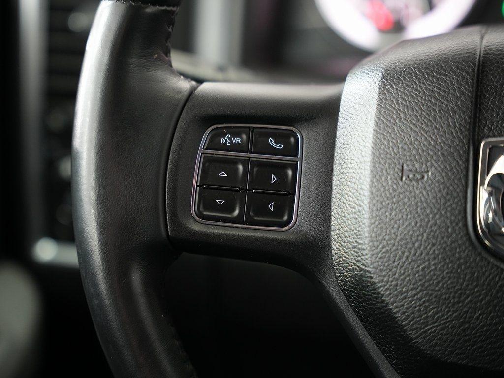 RAM 1500 4WD Crew Cab 140.5" Big Horn 2015