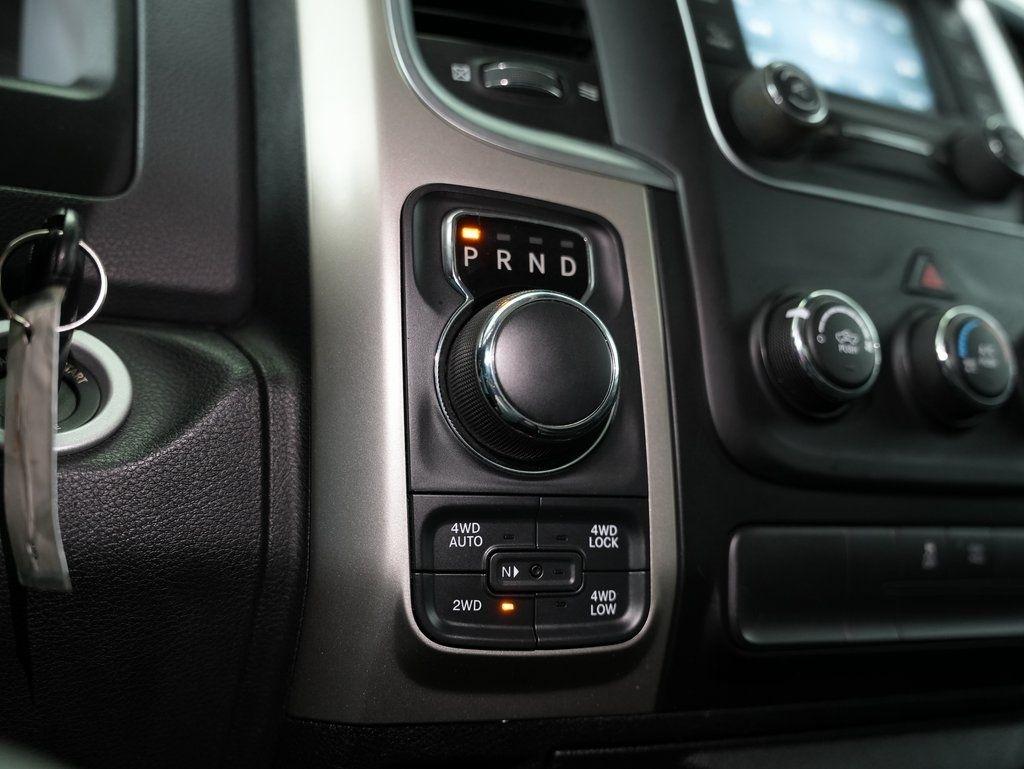 RAM 1500 4WD Crew Cab 140.5" Big Horn 2015