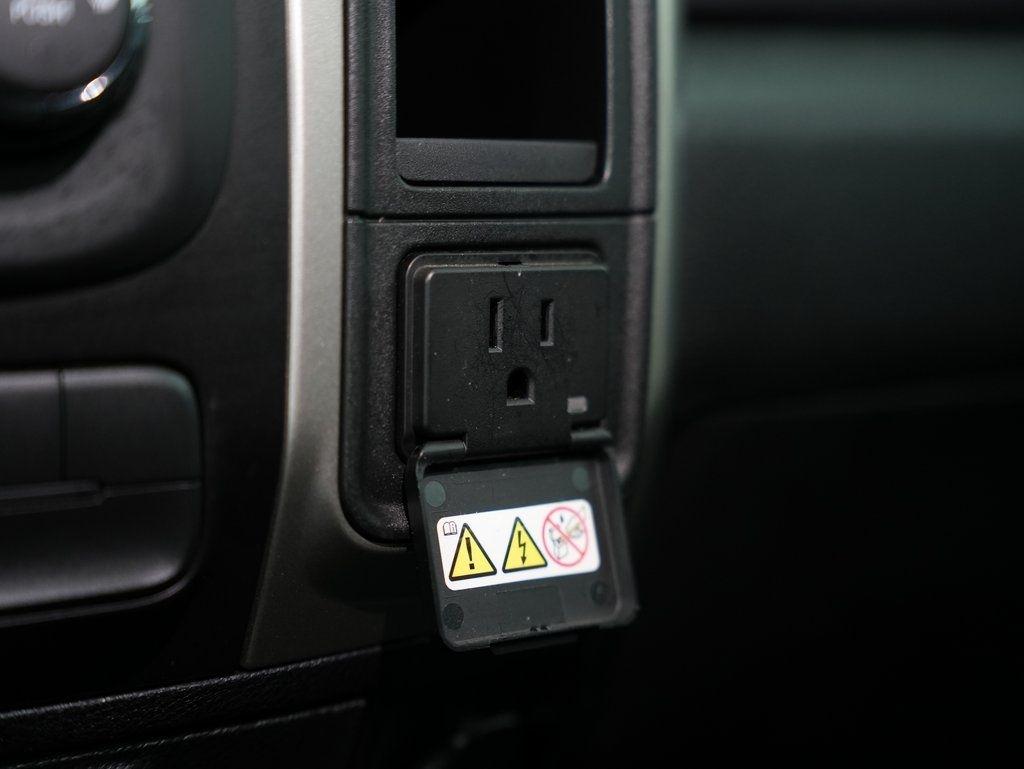 RAM 1500 4WD Crew Cab 140.5" Big Horn 2015