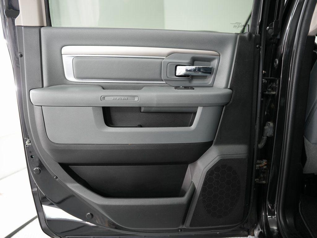 RAM 1500 4WD Crew Cab 140.5" Big Horn 2015