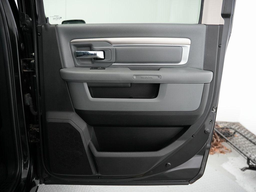 RAM 1500 4WD Crew Cab 140.5" Big Horn 2015