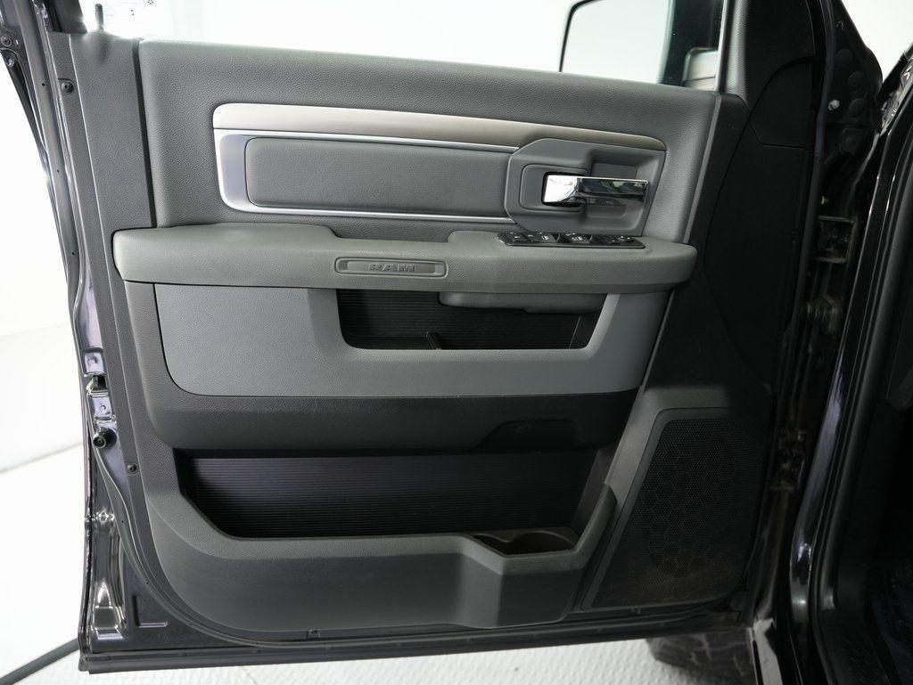 RAM 1500 4WD Crew Cab 140.5" Big Horn 2015