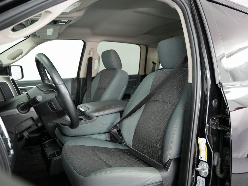 RAM 1500 4WD Crew Cab 140.5" Big Horn 2015