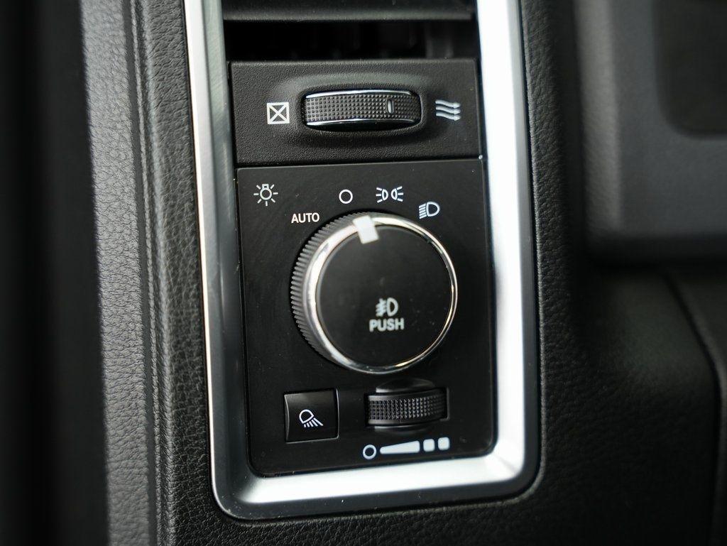 RAM 1500 4WD Crew Cab 140.5" Big Horn 2015