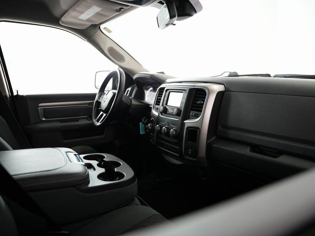 RAM 1500 4WD Crew Cab 140.5" Big Horn 2015