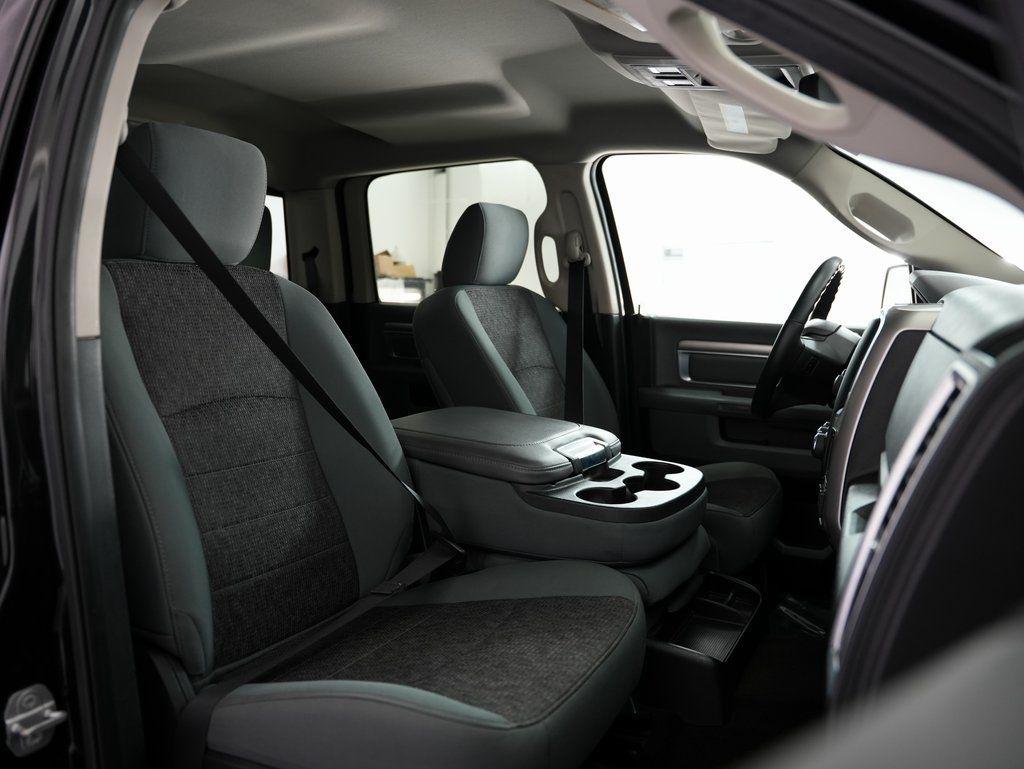 RAM 1500 4WD Crew Cab 140.5" Big Horn 2015