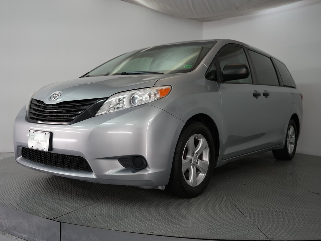 Toyota Sienna 5dr 7-Pass Van L FWD (Natl) 2015 Toyota Sienna 5dr 7-Pass Van L FWD (Natl) 2015