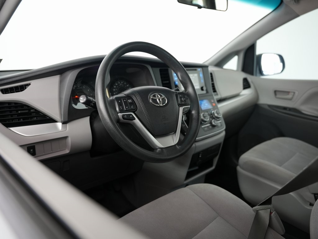 Toyota Sienna 5dr 7-Pass Van L FWD (Natl) 2015 Toyota Sienna 5dr 7-Pass Van L FWD (Natl) 2015