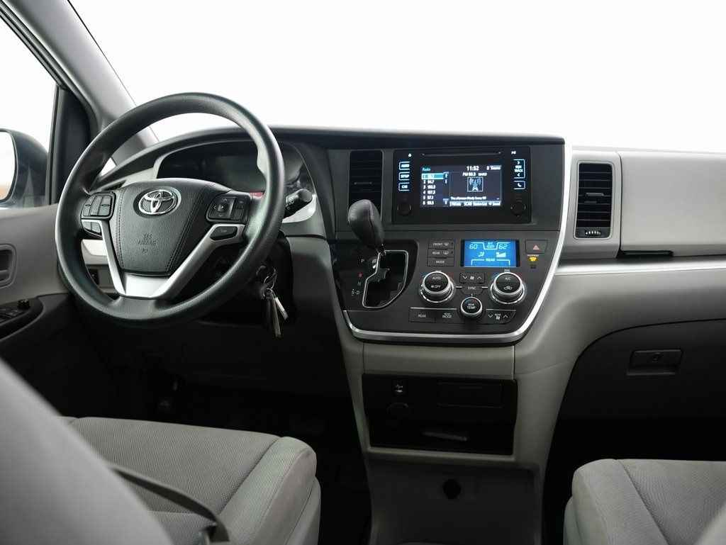 Toyota Sienna 5dr 7-Pass Van L FWD (Natl) 2015 Toyota Sienna 5dr 7-Pass Van L FWD (Natl) 2015