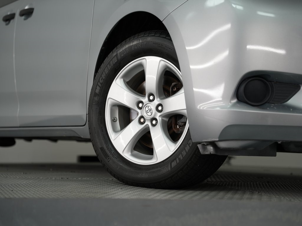 Toyota Sienna 5dr 7-Pass Van L FWD (Natl) 2015 Toyota Sienna 5dr 7-Pass Van L FWD (Natl) 2015