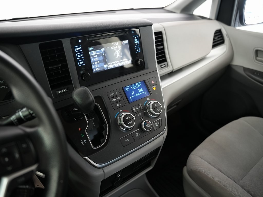 Toyota Sienna 5dr 7-Pass Van L FWD (Natl) 2015 Toyota Sienna 5dr 7-Pass Van L FWD (Natl) 2015
