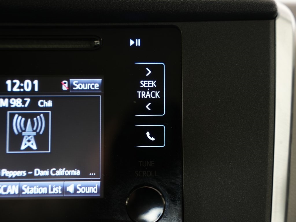 Toyota Sienna 5dr 7-Pass Van L FWD (Natl) 2015 Toyota Sienna 5dr 7-Pass Van L FWD (Natl) 2015