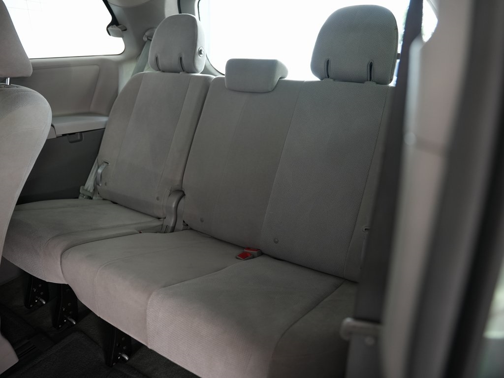 Toyota Sienna 5dr 7-Pass Van L FWD (Natl) 2015 Toyota Sienna 5dr 7-Pass Van L FWD (Natl) 2015