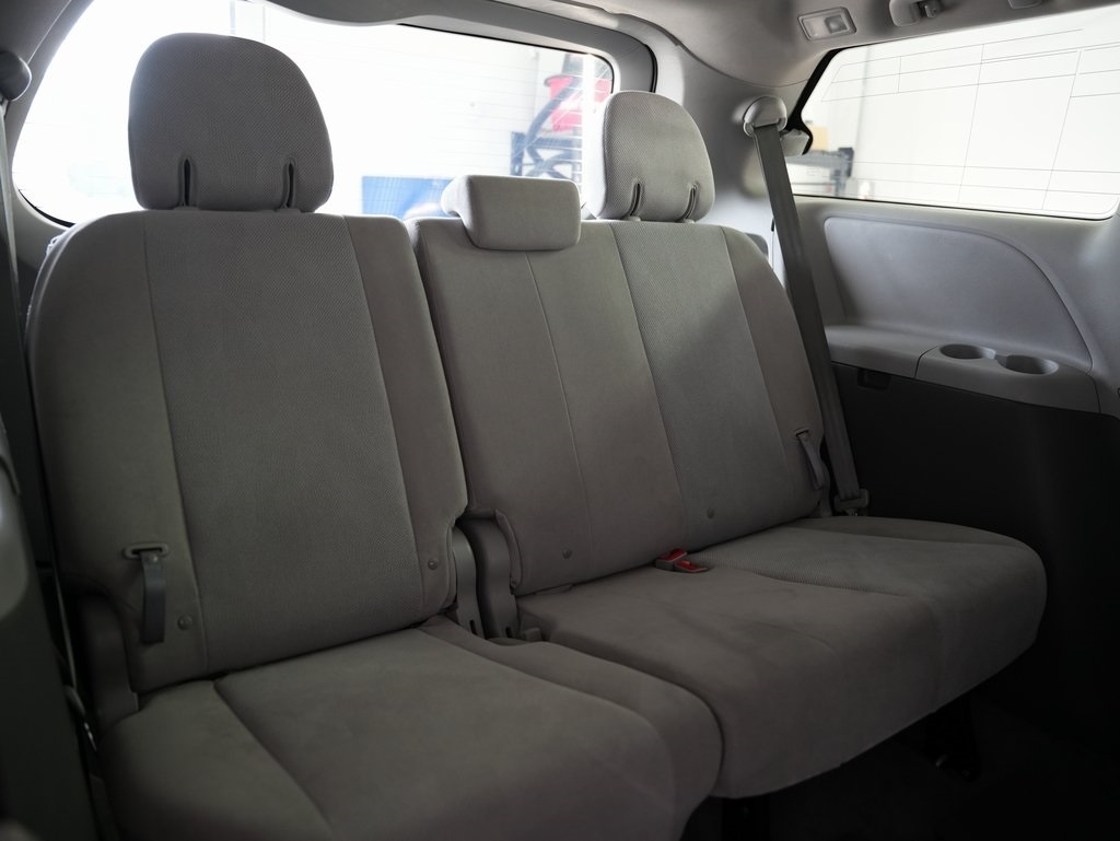 Toyota Sienna 5dr 7-Pass Van L FWD (Natl) 2015 Toyota Sienna 5dr 7-Pass Van L FWD (Natl) 2015