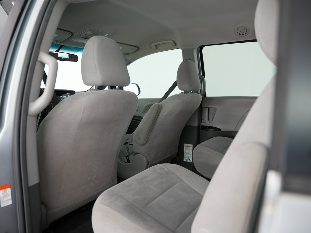 Toyota Sienna 5dr 7-Pass Van L FWD (Natl) 2015 Toyota Sienna 5dr 7-Pass Van L FWD (Natl) 2015