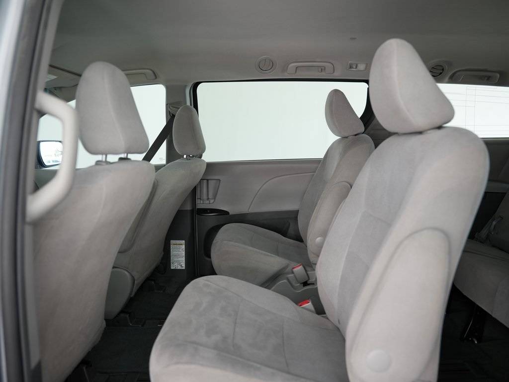 Toyota Sienna 5dr 7-Pass Van L FWD (Natl) 2015 Toyota Sienna 5dr 7-Pass Van L FWD (Natl) 2015