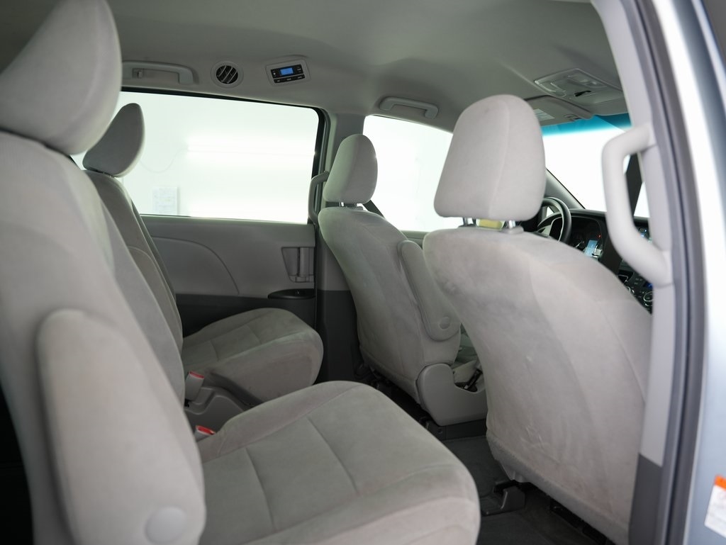 Toyota Sienna 5dr 7-Pass Van L FWD (Natl) 2015 Toyota Sienna 5dr 7-Pass Van L FWD (Natl) 2015
