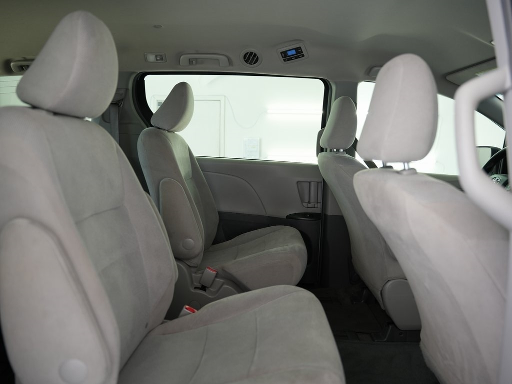 Toyota Sienna 5dr 7-Pass Van L FWD (Natl) 2015 Toyota Sienna 5dr 7-Pass Van L FWD (Natl) 2015