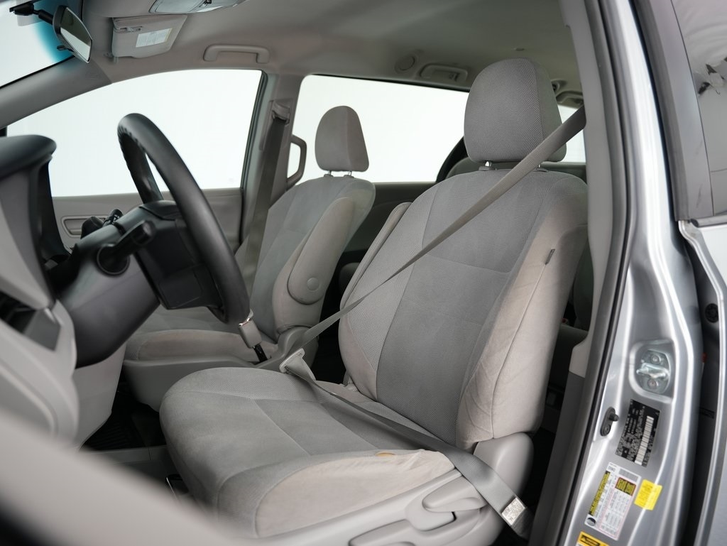 Toyota Sienna 5dr 7-Pass Van L FWD (Natl) 2015 Toyota Sienna 5dr 7-Pass Van L FWD (Natl) 2015