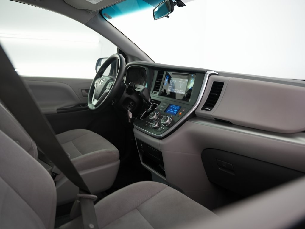 Toyota Sienna 5dr 7-Pass Van L FWD (Natl) 2015 Toyota Sienna 5dr 7-Pass Van L FWD (Natl) 2015