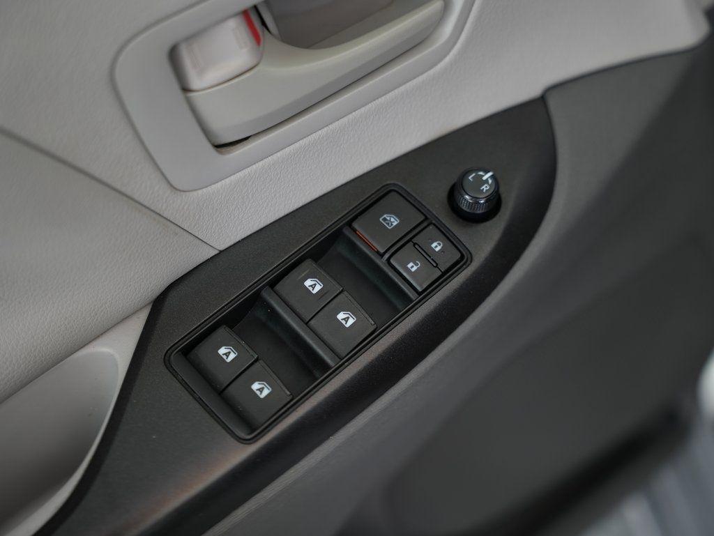 Toyota Sienna 5dr 7-Pass Van L FWD (Natl) 2015